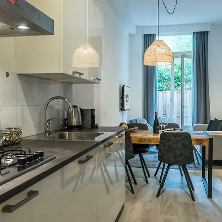 Apartment 85